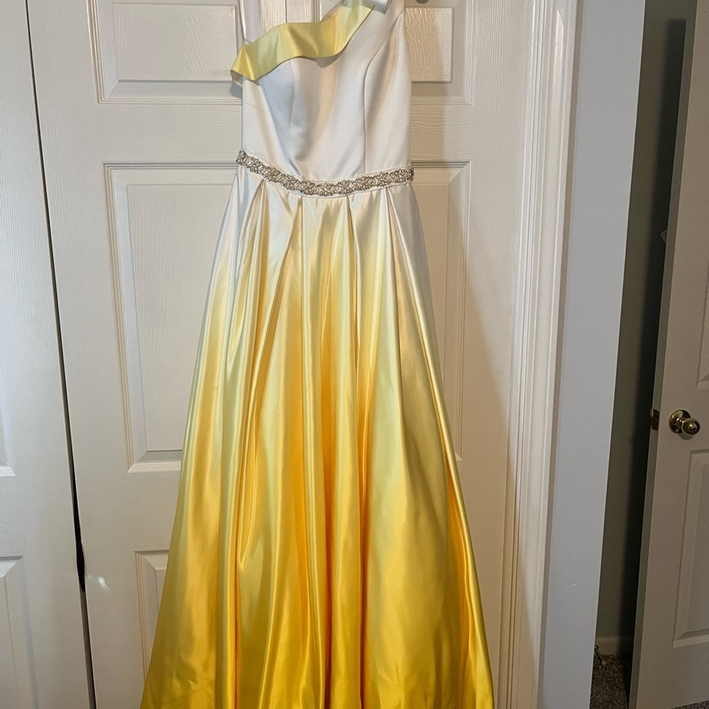 Worn once for a pageant, yellow ambre, size 4